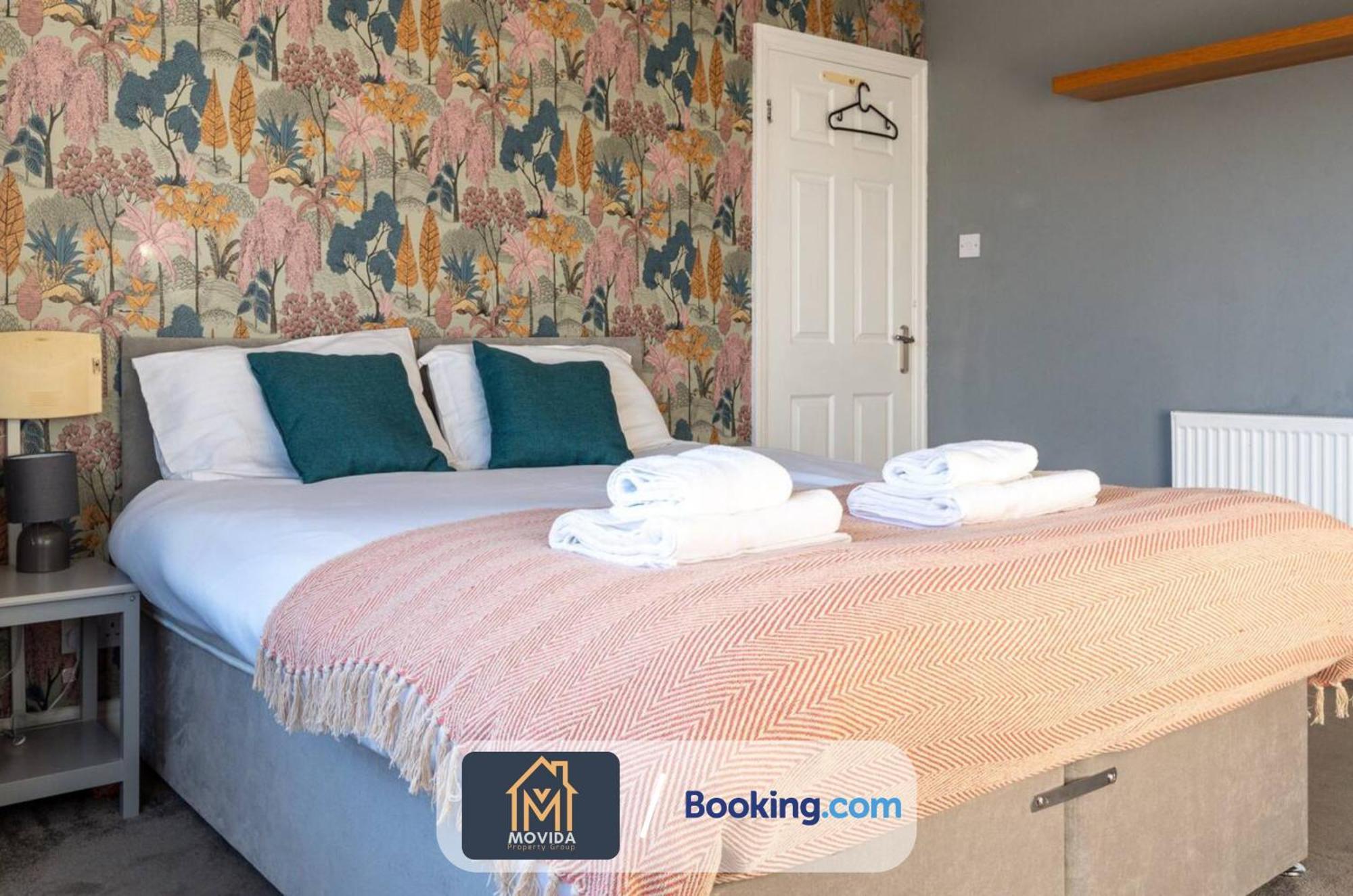 Large Modern 6 Bedroom House By Movida Property Group Short Lets & Serviced Accommodation With Games Room Leeds  Ngoại thất bức ảnh