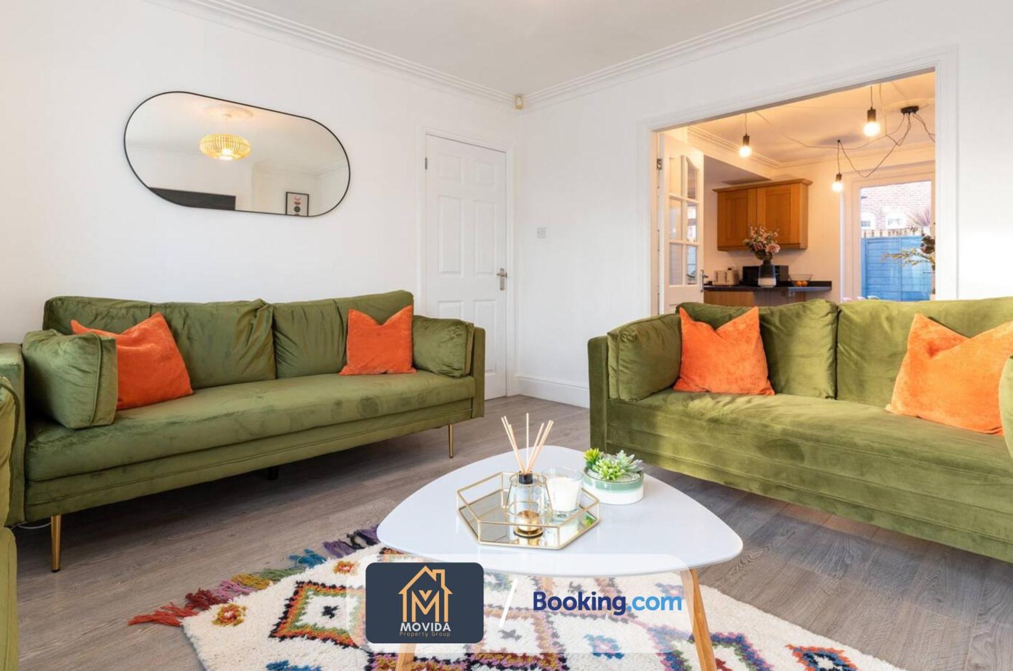 Large Modern 6 Bedroom House By Movida Property Group Short Lets & Serviced Accommodation With Games Room Leeds  Ngoại thất bức ảnh
