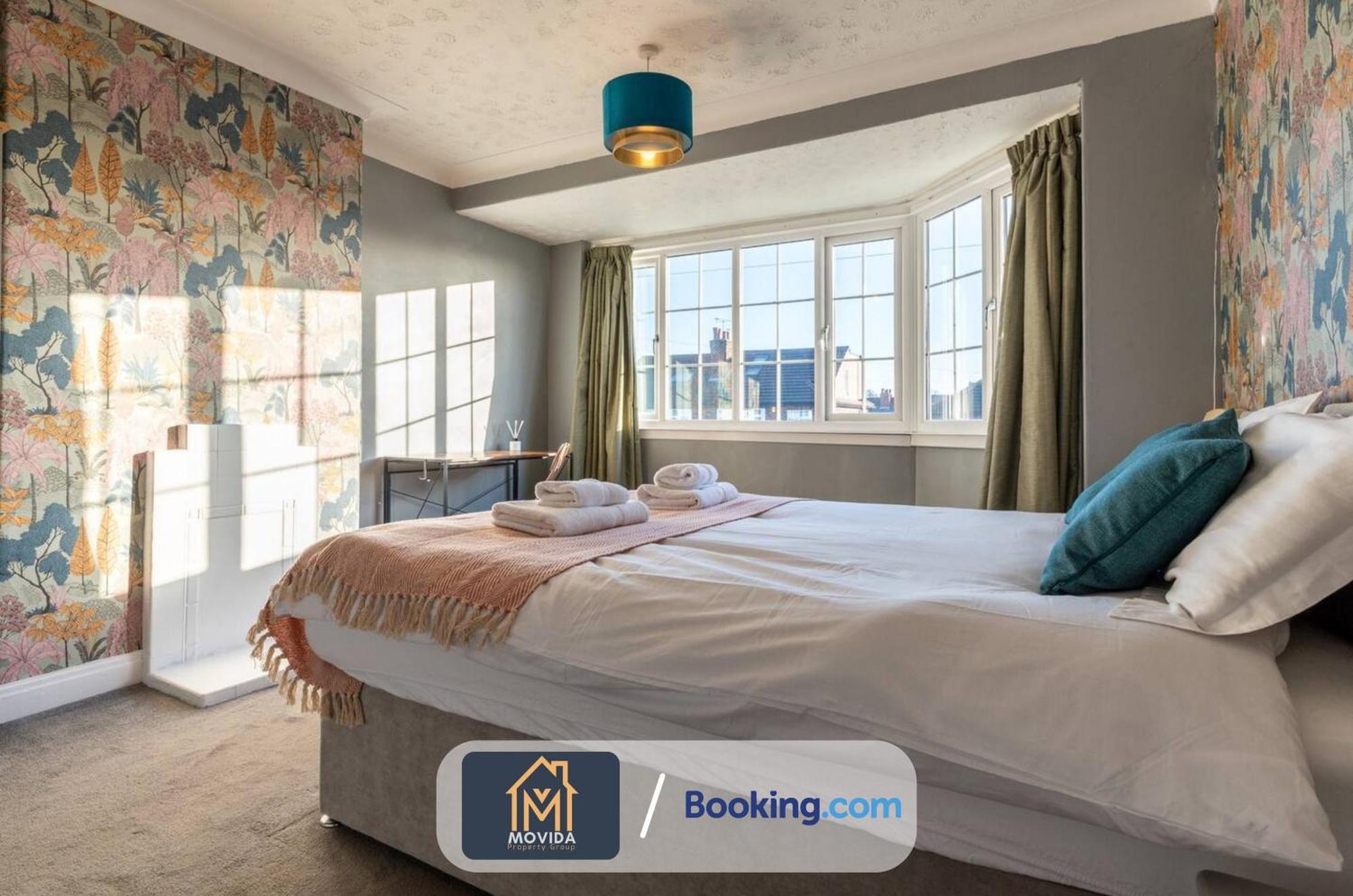 Large Modern 6 Bedroom House By Movida Property Group Short Lets & Serviced Accommodation With Games Room Leeds  Ngoại thất bức ảnh