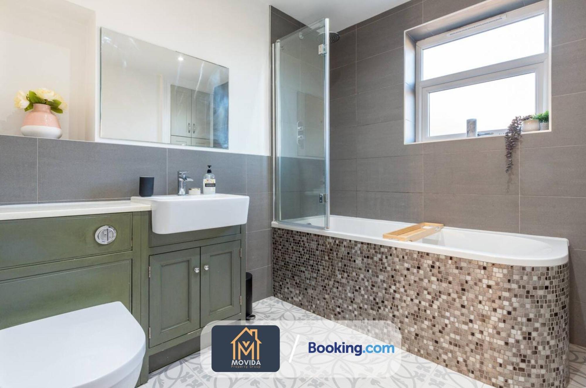 Large Modern 6 Bedroom House By Movida Property Group Short Lets & Serviced Accommodation With Games Room Leeds  Ngoại thất bức ảnh