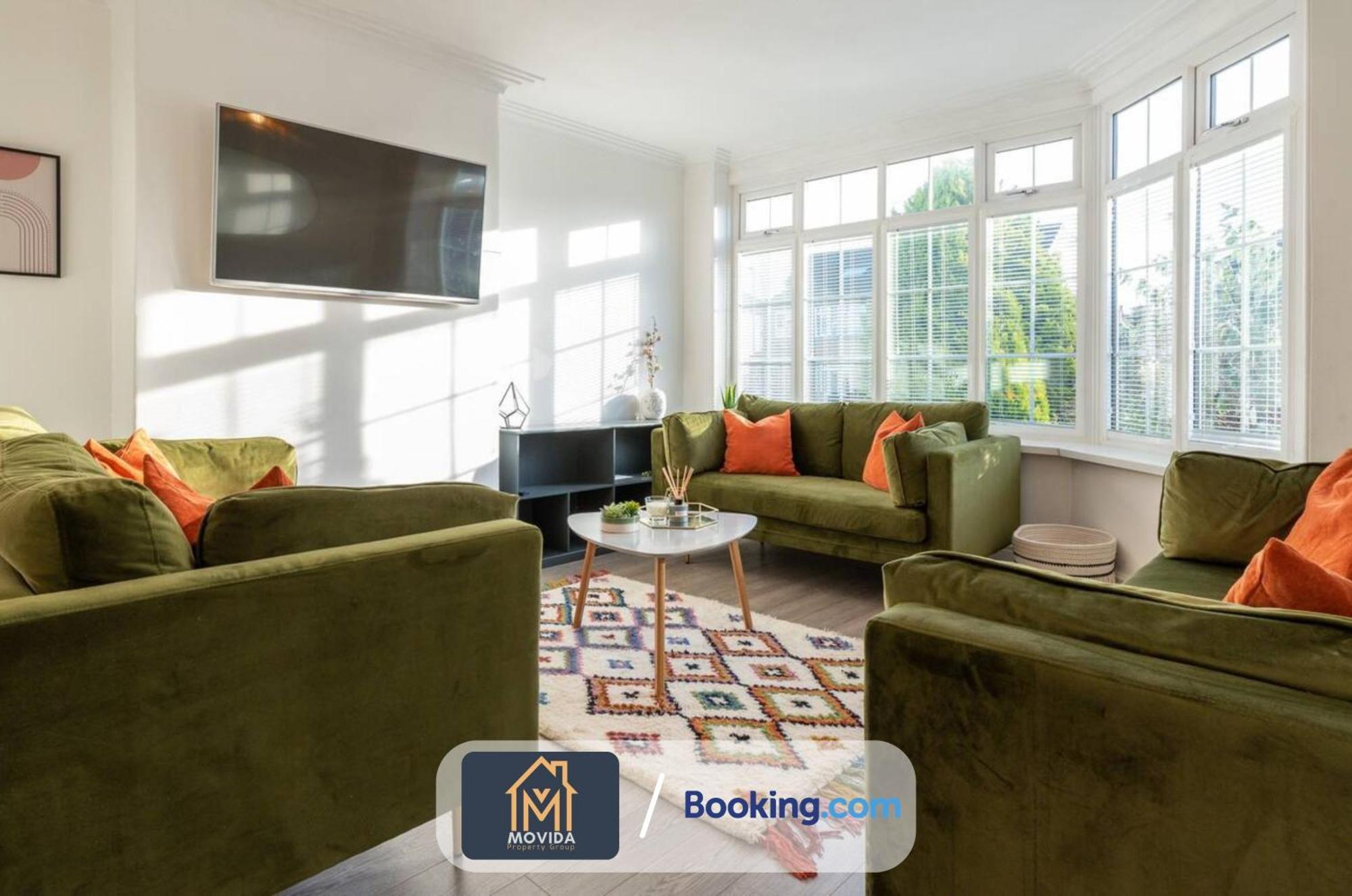 Large Modern 6 Bedroom House By Movida Property Group Short Lets & Serviced Accommodation With Games Room Leeds  Ngoại thất bức ảnh