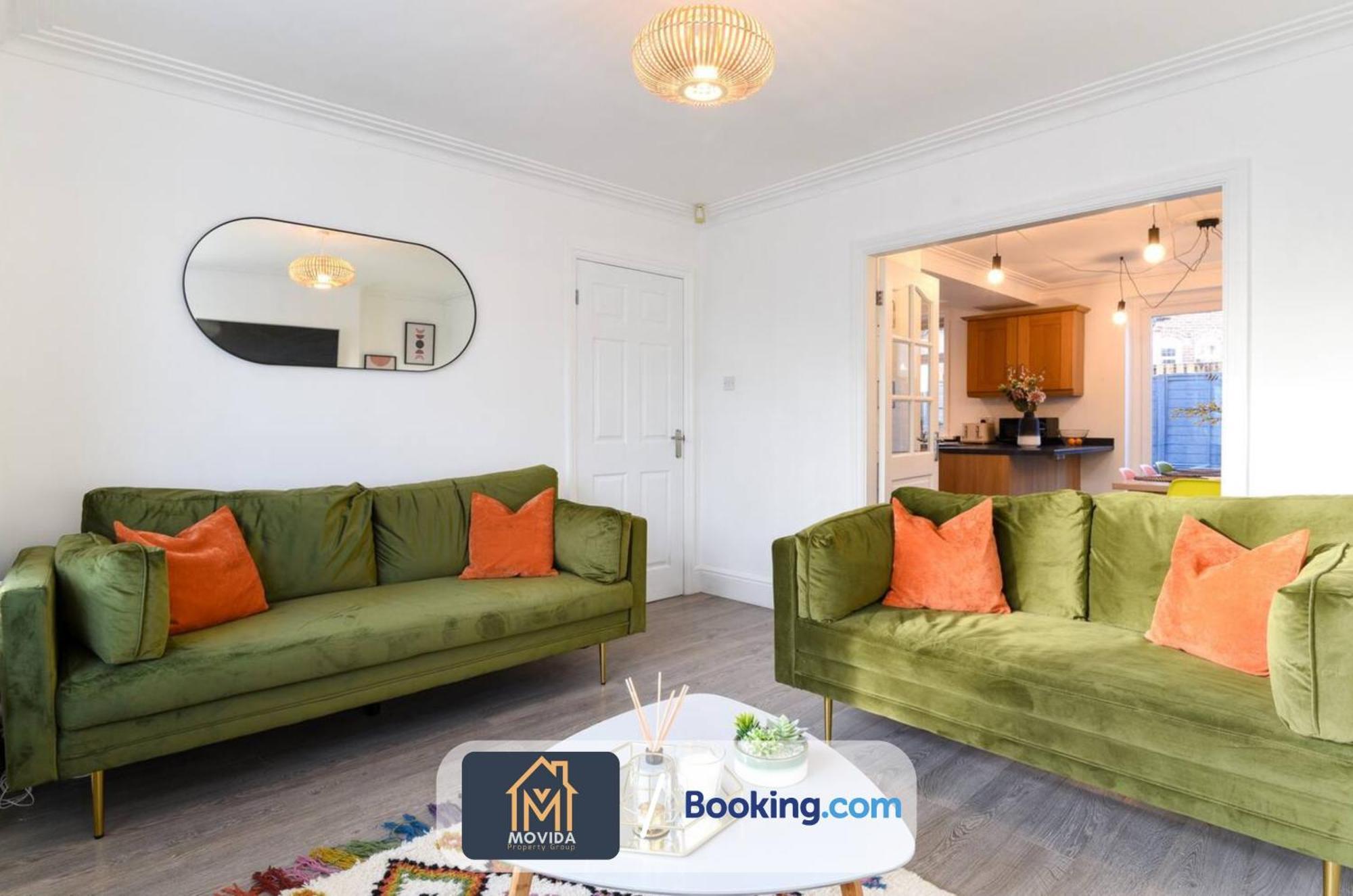 Large Modern 6 Bedroom House By Movida Property Group Short Lets & Serviced Accommodation With Games Room Leeds  Ngoại thất bức ảnh