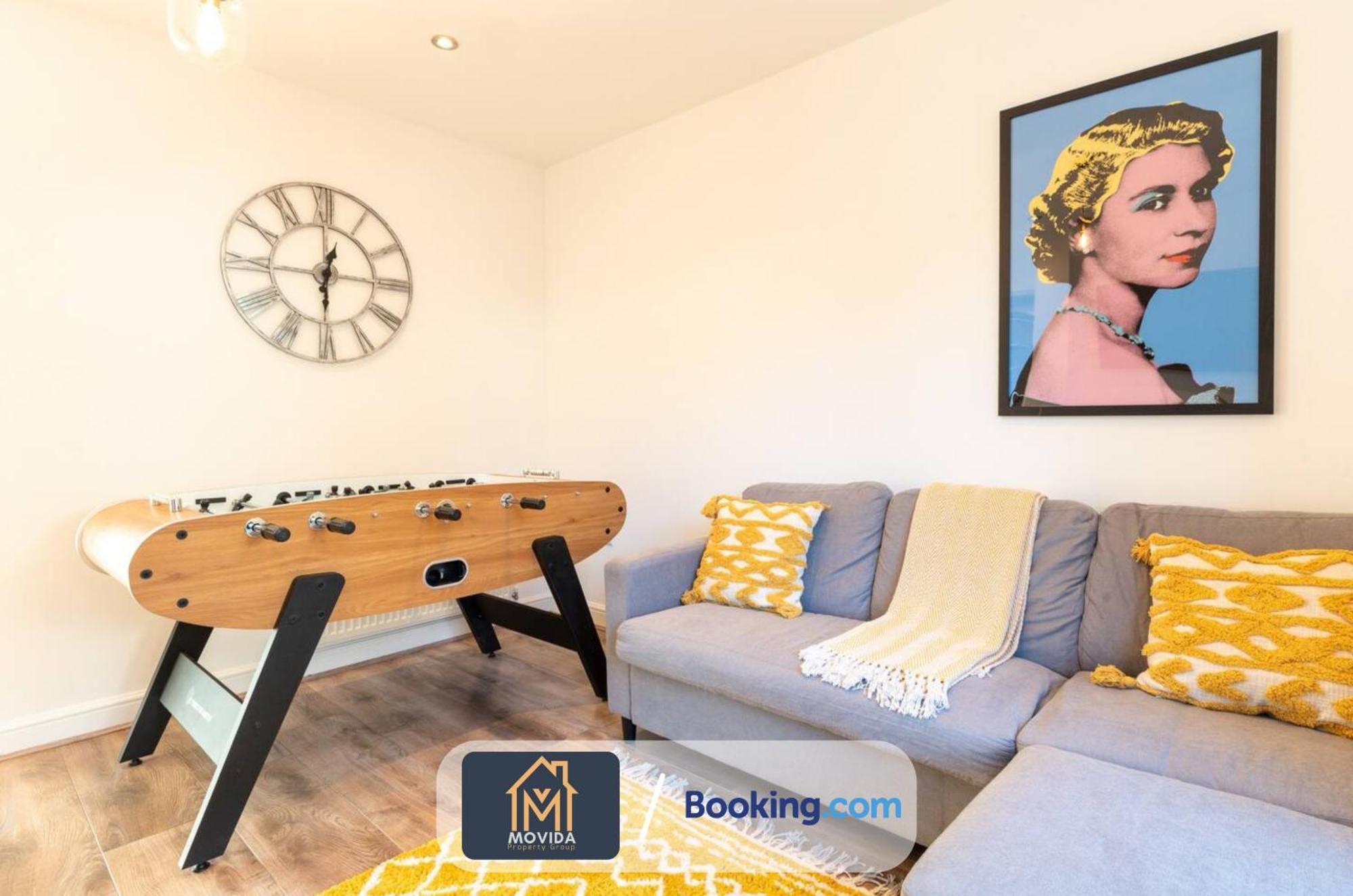 Large Modern 6 Bedroom House By Movida Property Group Short Lets & Serviced Accommodation With Games Room Leeds  Ngoại thất bức ảnh
