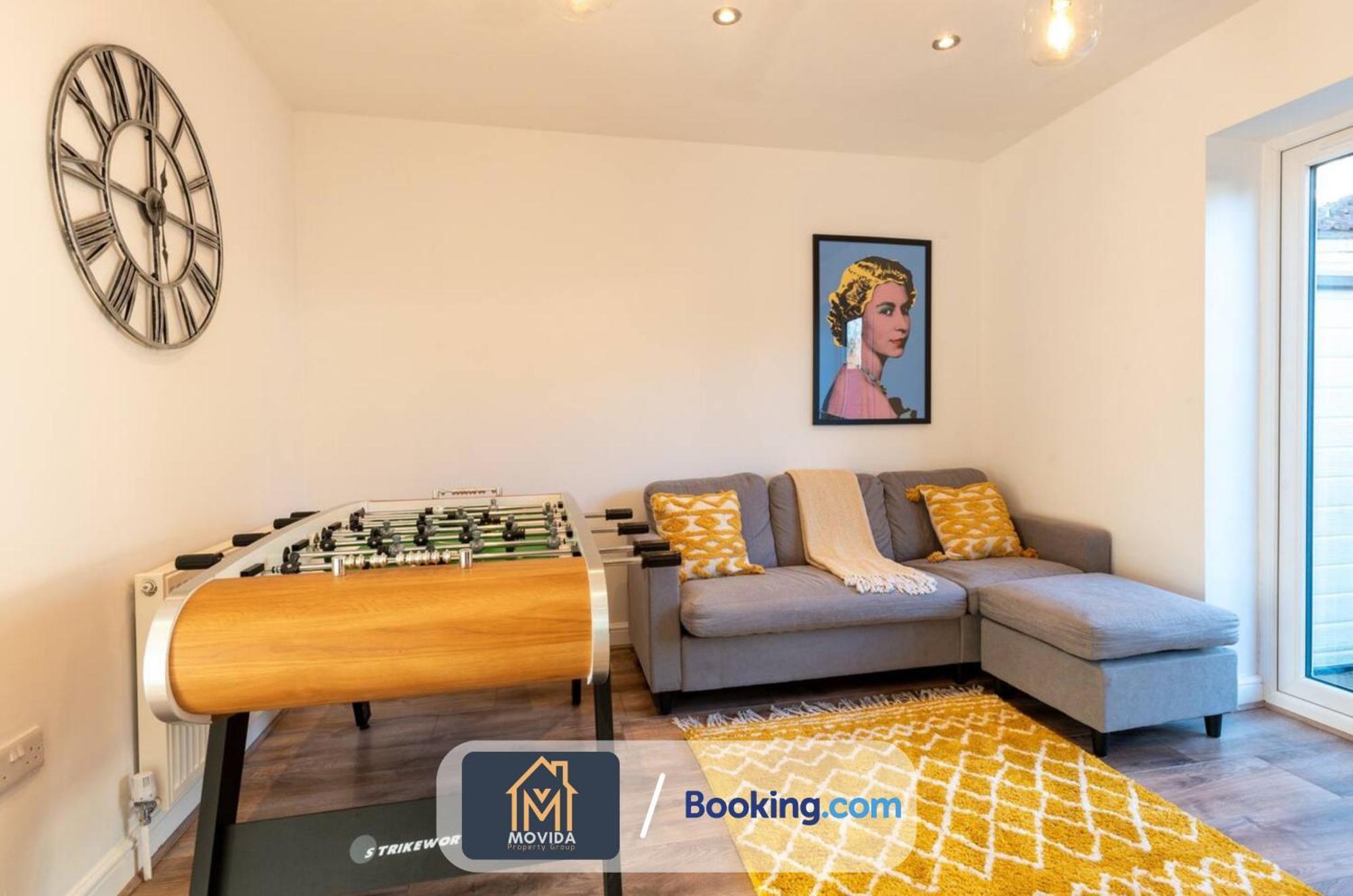 Large Modern 6 Bedroom House By Movida Property Group Short Lets & Serviced Accommodation With Games Room Leeds  Ngoại thất bức ảnh