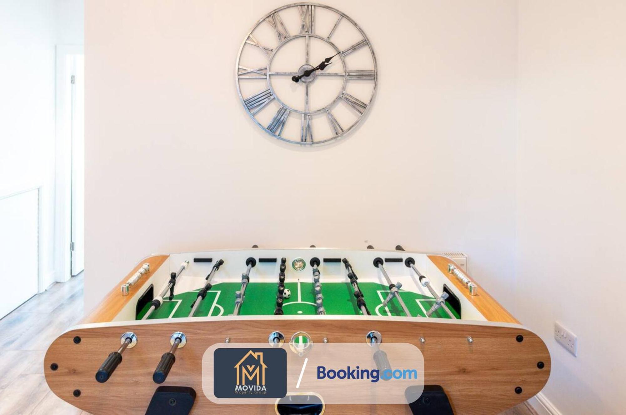 Large Modern 6 Bedroom House By Movida Property Group Short Lets & Serviced Accommodation With Games Room Leeds  Ngoại thất bức ảnh