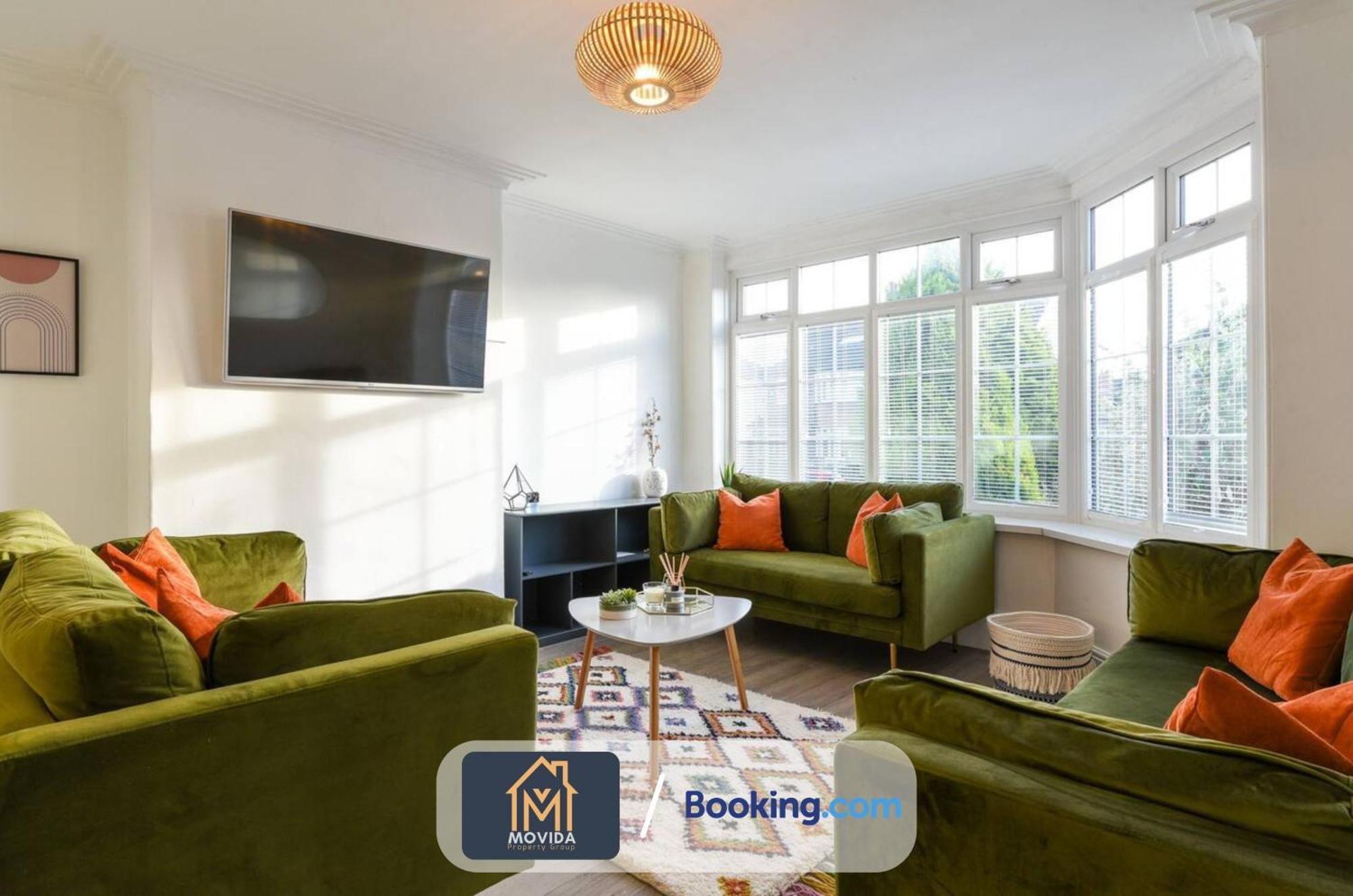 Large Modern 6 Bedroom House By Movida Property Group Short Lets & Serviced Accommodation With Games Room Leeds  Ngoại thất bức ảnh