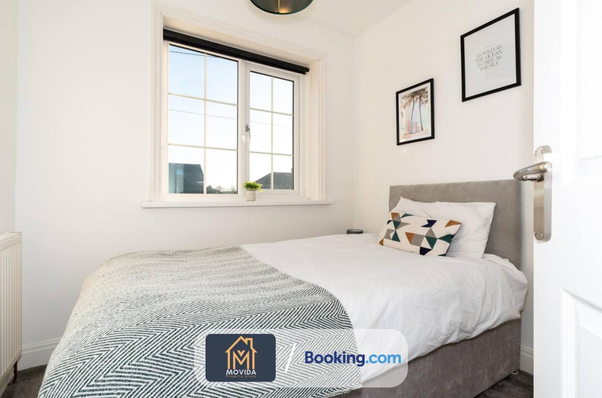 Large Modern 6 Bedroom House By Movida Property Group Short Lets & Serviced Accommodation With Games Room Leeds  Ngoại thất bức ảnh