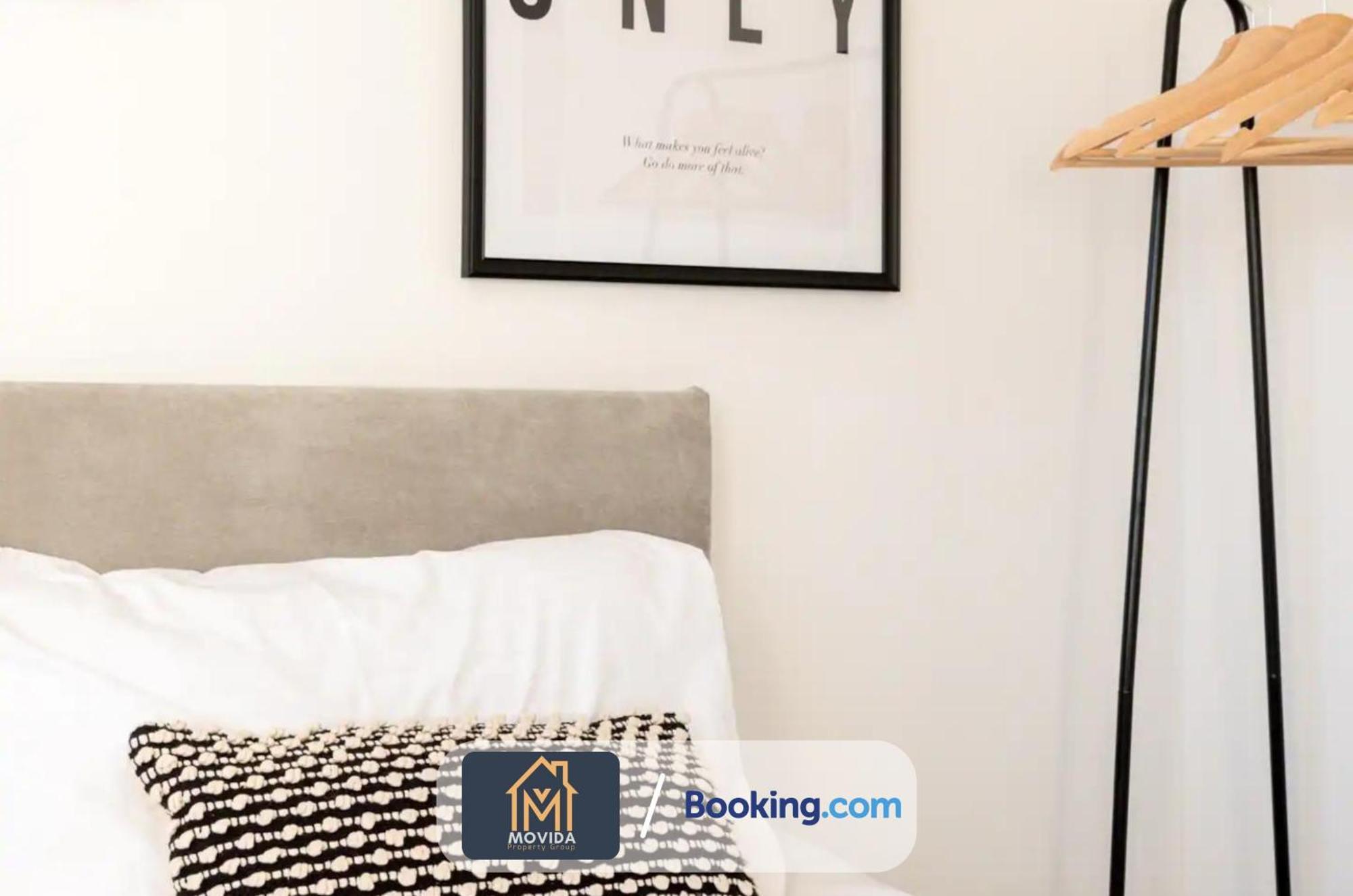 Large Modern 6 Bedroom House By Movida Property Group Short Lets & Serviced Accommodation With Games Room Leeds  Ngoại thất bức ảnh